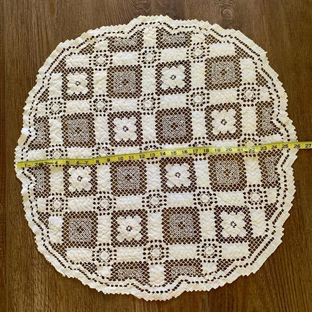 Small table cloths D 26”